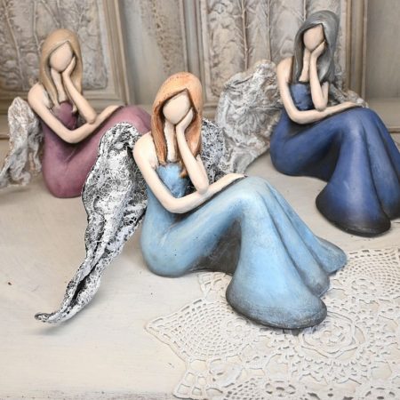 Anioł gipsowy ręcznie malowany – dekoracja z powertexem