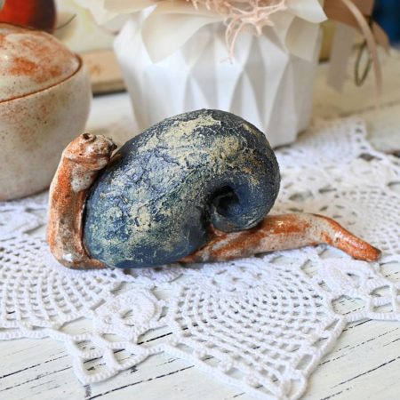 Ślimak z ceramiki artystycznej – ręcznie wykonana figurka